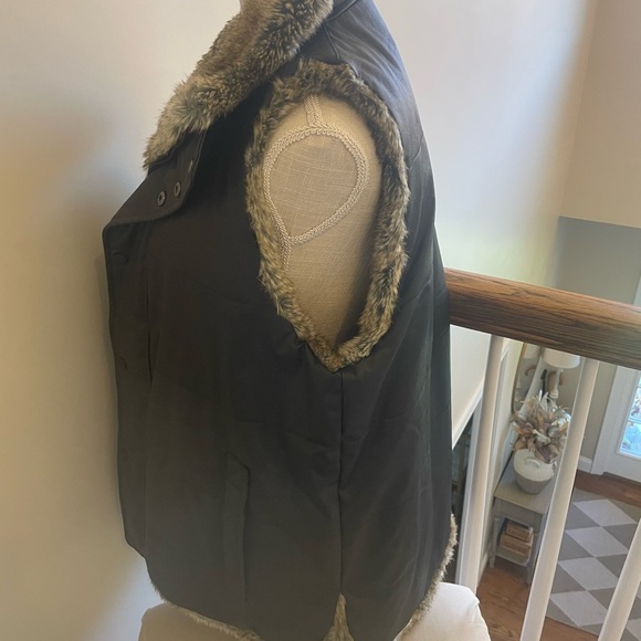 Tuckernuck faux leather faux fur vest - Picture 3 of 9